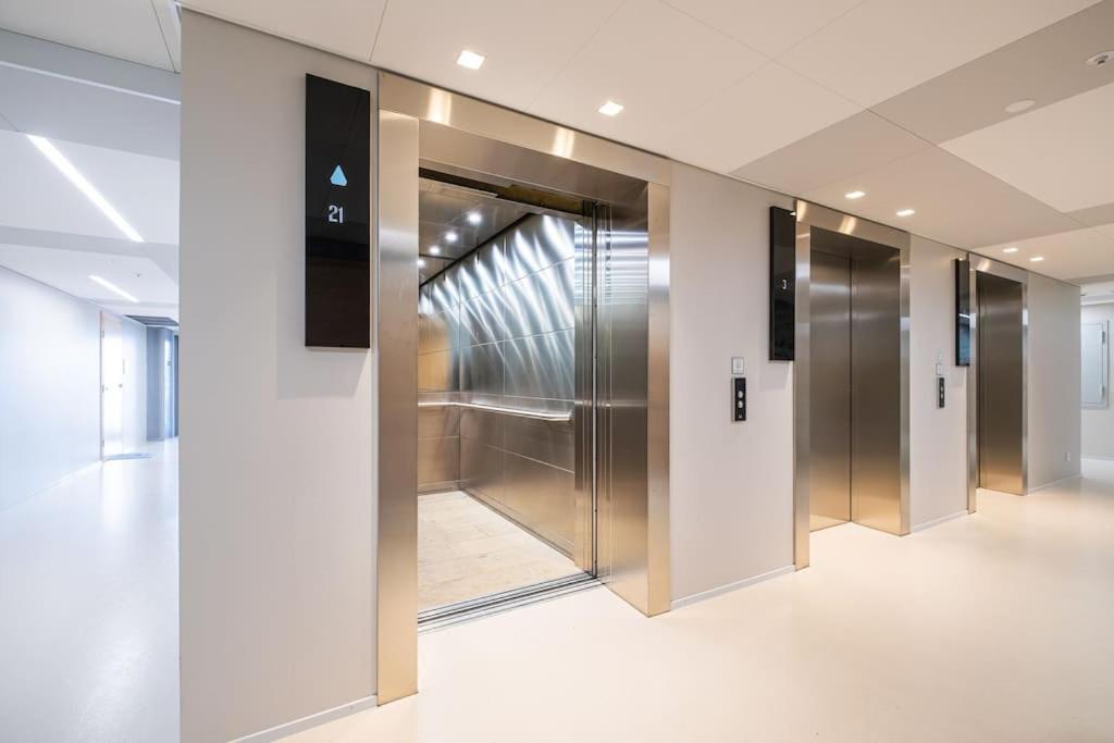 21st Floor Oceanfront Luxury - Gym Apartment *